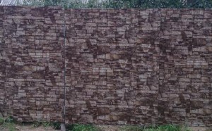 Забор из профнастила С-8 с полимерным покрытием под «дикий камень» или «дерево»
